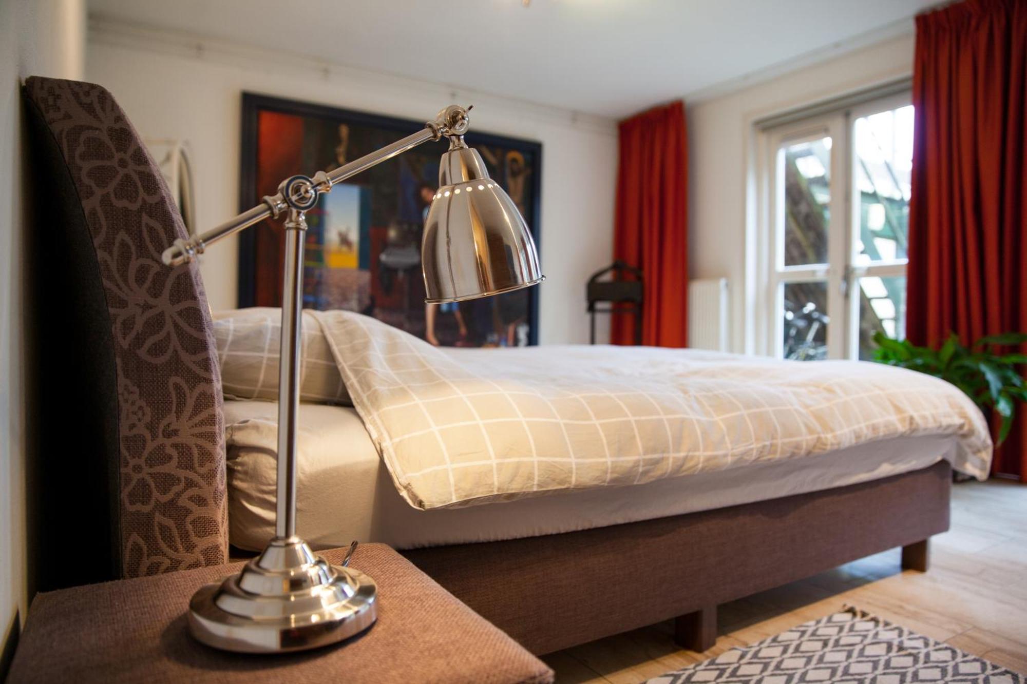 Suite 30 - kingsize groundfloor hotelapartment with parking Groningen Buitenkant foto